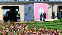 Blumen am Haupteingang zur Bundesgartenschau in Mannheim