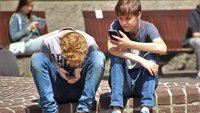 Das Handy ist für Jugendliche ständiger Begleiter – aber wie kompetent gehen sie damit um?