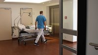 Pfleger im Krankenhaus