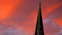 Himmelsleiter am Turm von Lamberti vor Abendhimmel