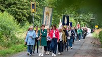 Frauen auf der Wallfahrt nach Bethen