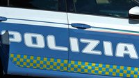 Ein italienisches Polizeiauto von der Seite