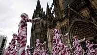 Protestaktion vor dem Kölner Dom