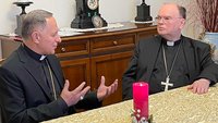 Erzbischof Mieczysław Mokrzychi, Erzbischof von Lwiw, und Bischof Bertram Meier, Bischof von Augsburg und Vorsitzender der Kommission Weltkirche der Deutschen Bischofskonferenz.