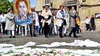 Demonstration von Maria 2.0 auf dem Domplatz 