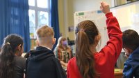 Stuhlkreis zum Thema Religionen: Die Grundschulkinder in Rheine lernen den Glauben und die Kultur der anderen zu schätzen.