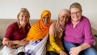 Marlies Imping, Seynab Mohamed Hileye und ihre Tochter Fadumo und Pastoralreferentin Christiane Hölscher.