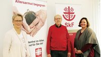 Anja Hölscher und Günter Verlage unterstützen Melanie Haslage (rechts) in der Beratung älterer Menschen in finanziellen Schwierigkeiten.