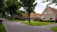 Ein Straßenzug auf Ameland.