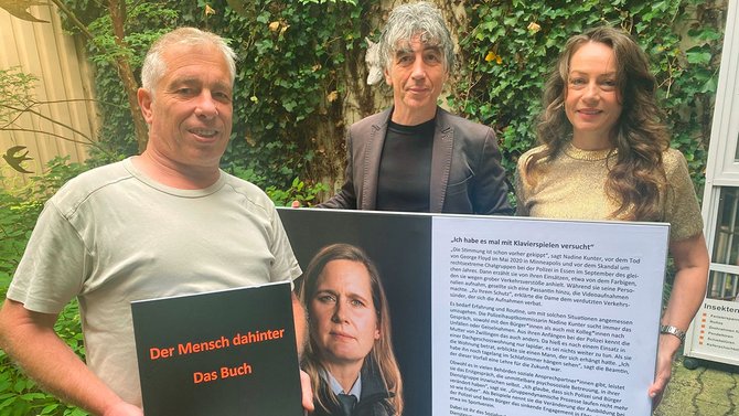 Burkard Knöpker (links), Dirk Reinhardt und Andrea Wommelsdorf zeigen mit ihrem Projekt „Der Mensch dahinter“ Porträts zahlreicher Einsatzkräfte.