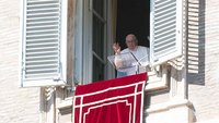 Papst Franziskus am Fenster