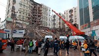 Retter bergen Verschüttete nach Erdbeben in Diyarbakir, Türkei