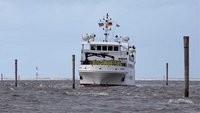 Per Fähre kommt die neue Orgel auf die Insel Wangerooge.