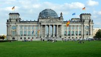 Das „Reichstagsgebäude“ in Berlin, Sitz des Deutschen Bundestags, der am Sonntag neu gewählt wird.