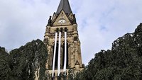 Banner am Kirchturm