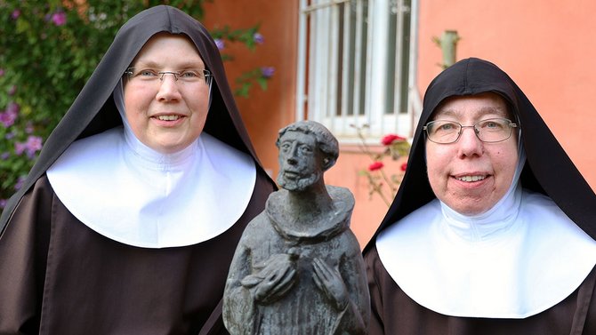 Schwester Gratia (links) und Schwester Fidelis 