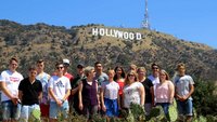 Die Gruppe der Xantener Messdiener vor den berühmten „Hollywood“-Buchstaben in Los Angeles.