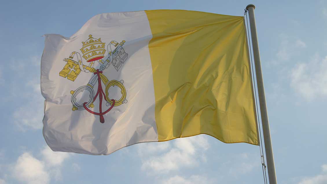 Fahne des Vatikan.