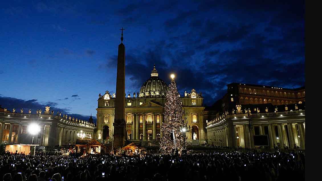 Der Petersdom in Rom im Advent