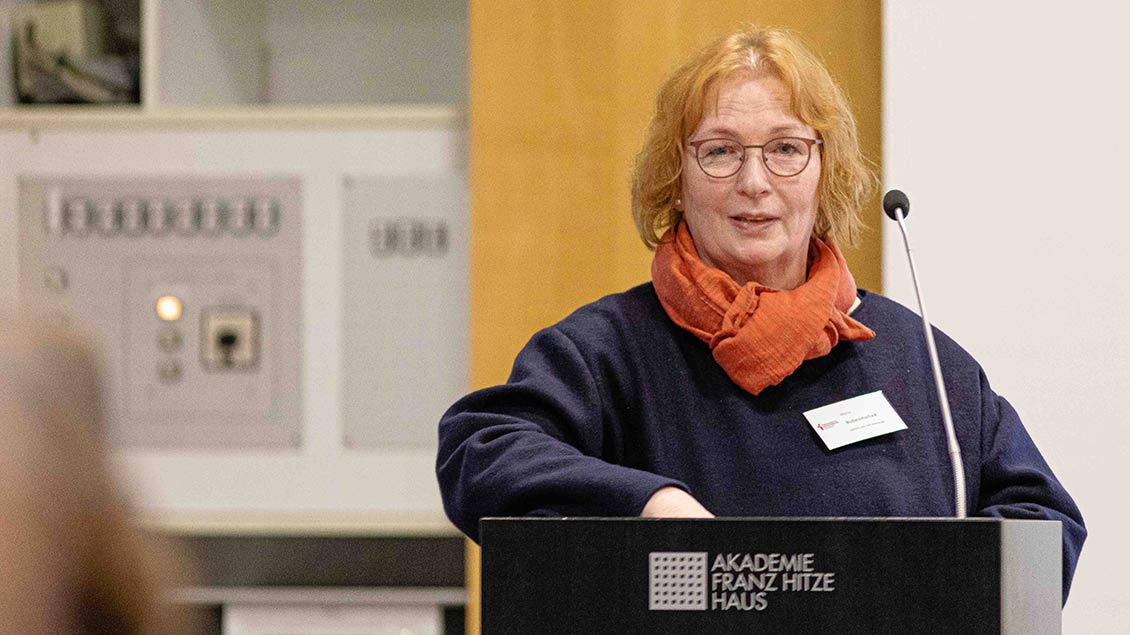 Maria Bubenitschek, Leiterin Hauptabteilung Seelsorge, vor dem Diözesanrat