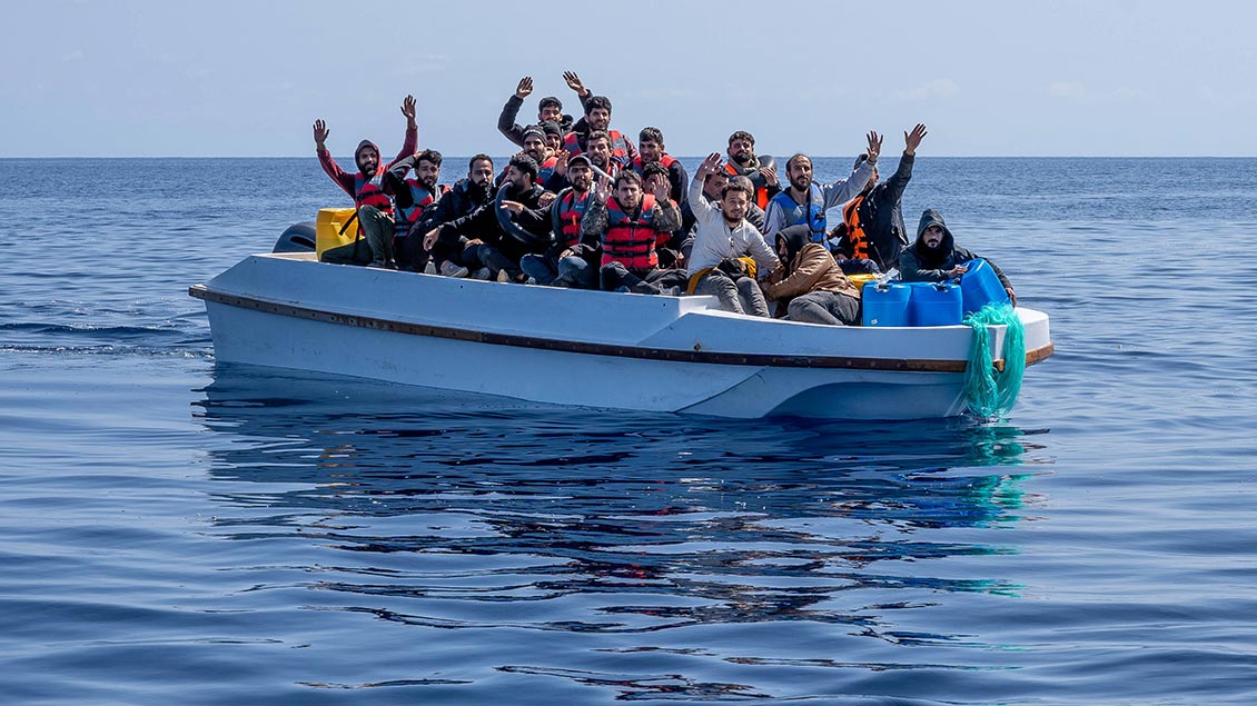 Flüchtlingsboot auf dem Meer