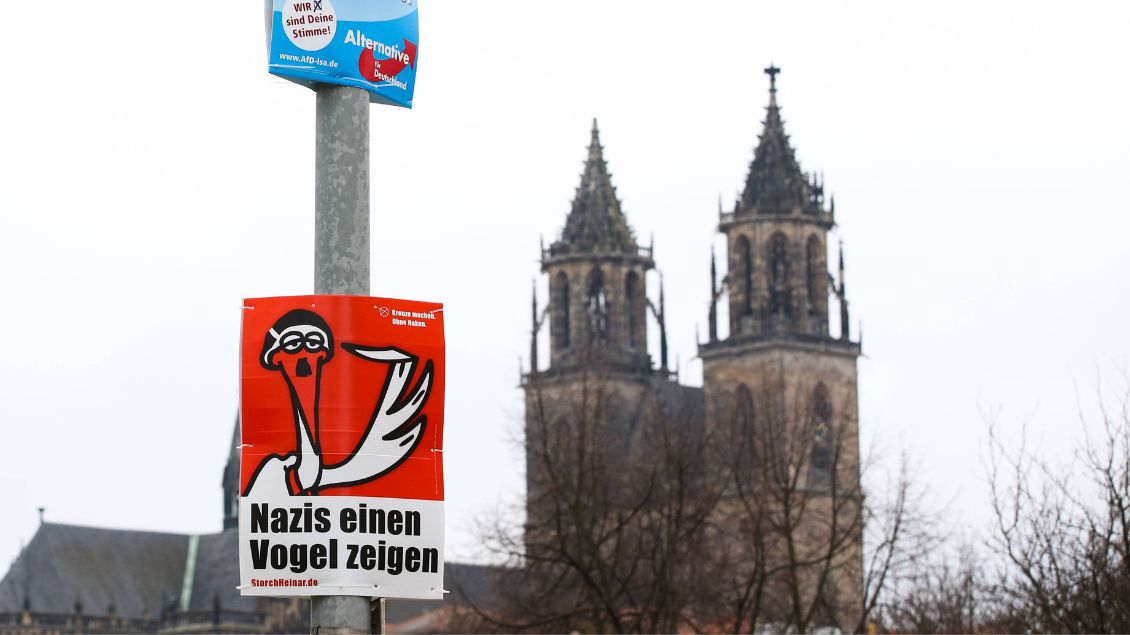 AfD-Plakat nahe dem Magdeburger Dom