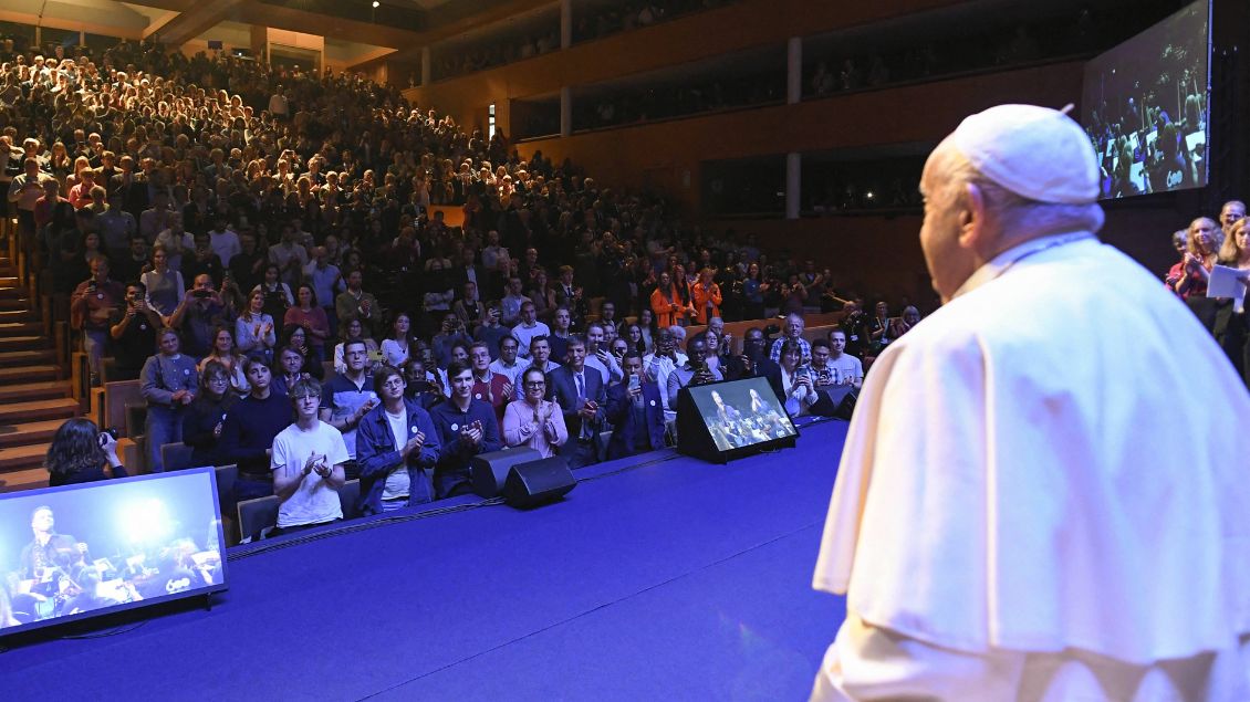 Papst Franziskus vor Studenten in Louvain