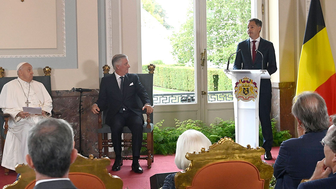 Ministerpräsident Alexander De Croo und Papst Franziskus