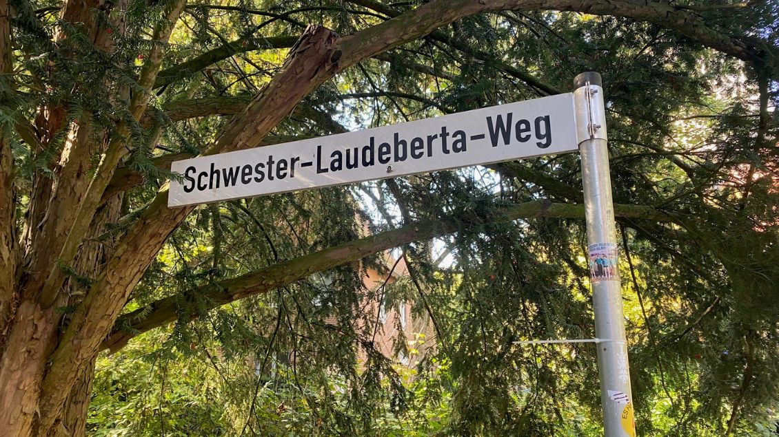 Straßenschild Schwester-Laudeberta-Weg in Münster